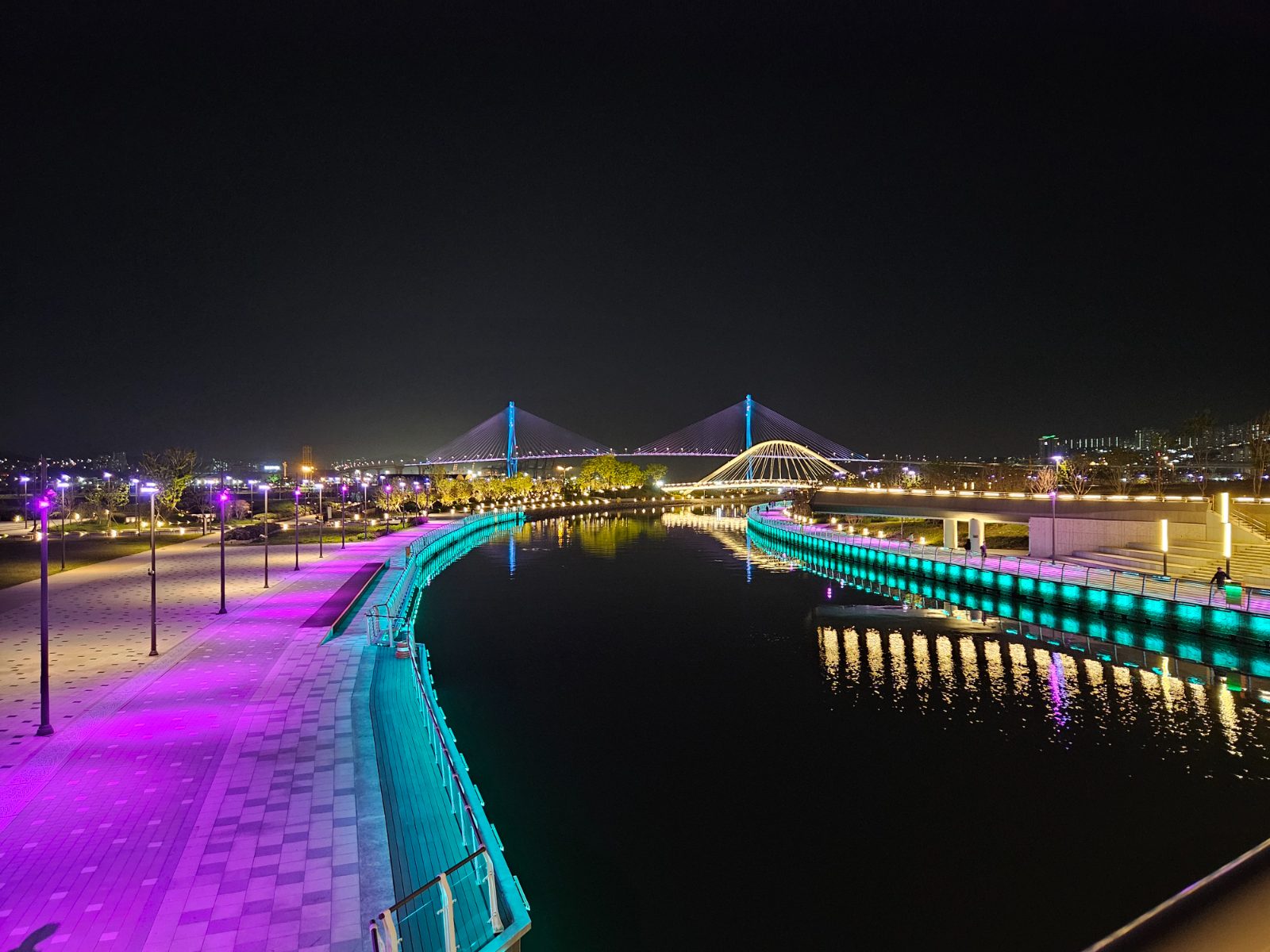 Gwangan Bridge lit up at night over Gwangalli Beach
